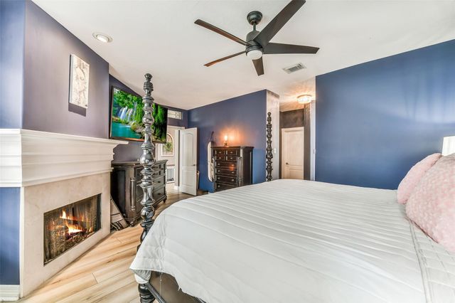 2403 N Lake Front Drive, League City, TX 77573