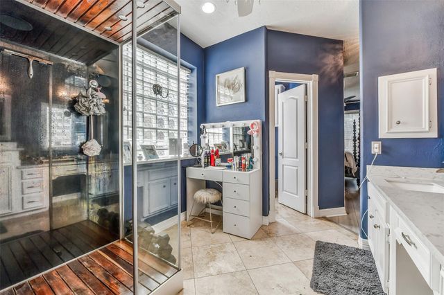 2403 N Lake Front Drive, League City, TX 77573