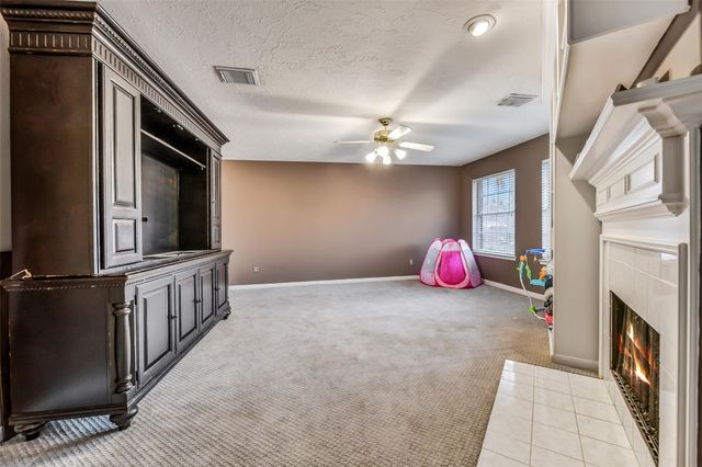 2403 N Lake Front Drive, League City, TX 77573