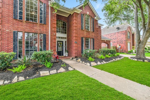 2403 N Lake Front Drive, League City, TX 77573