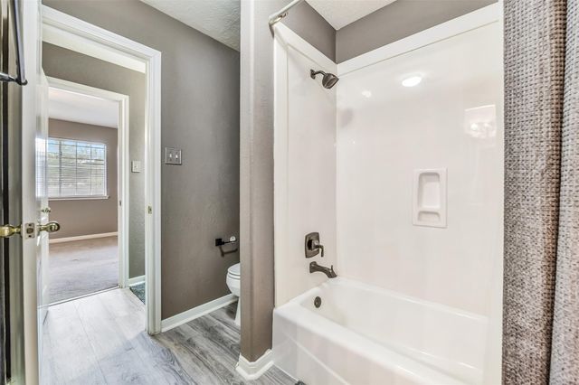 2403 N Lake Front Drive, League City, TX 77573