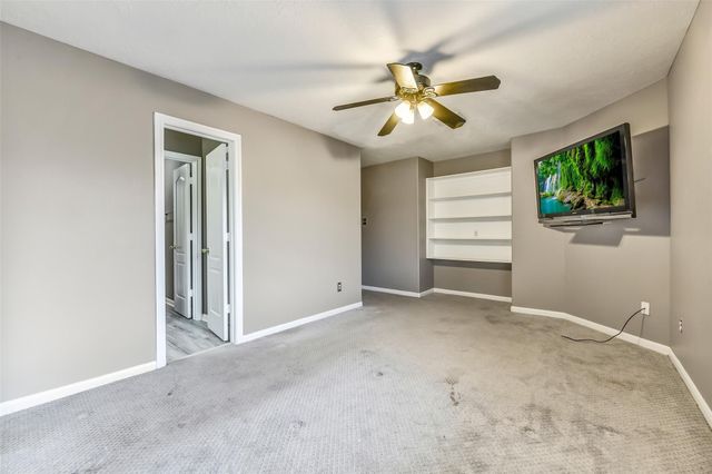 2403 N Lake Front Drive, League City, TX 77573