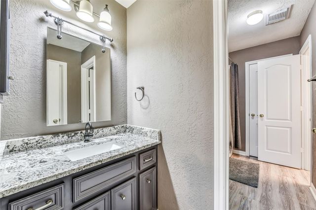 2403 N Lake Front Drive, League City, TX 77573