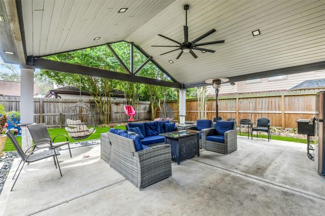 2403 N Lake Front Drive, League City, TX 77573