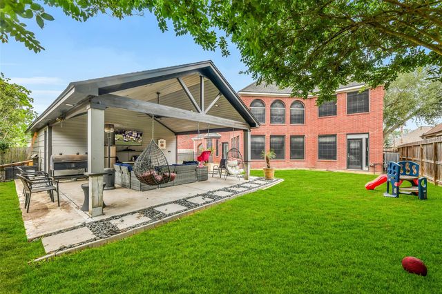 2403 N Lake Front Drive, League City, TX 77573