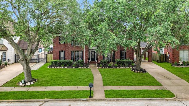 2403 N Lake Front Drive, League City, TX 77573