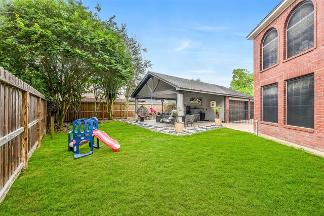 2403 N Lake Front Drive, League City, TX 77573