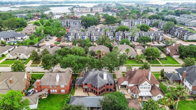 2403 N Lake Front Drive, League City, TX 77573