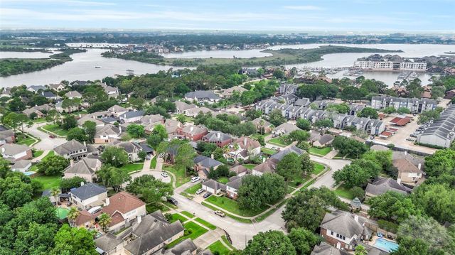2403 N Lake Front Drive, League City, TX 77573