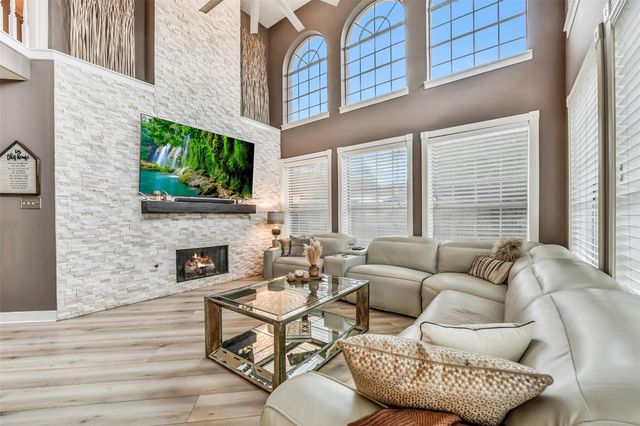 2403 N Lake Front Drive, League City, TX 77573