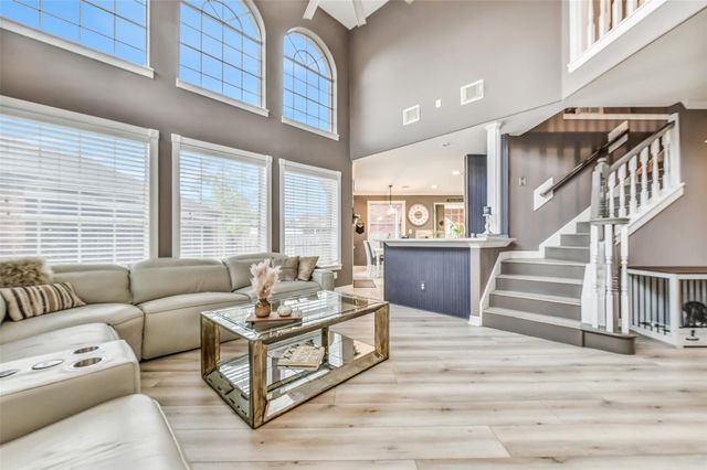 2403 N Lake Front Drive, League City, TX 77573