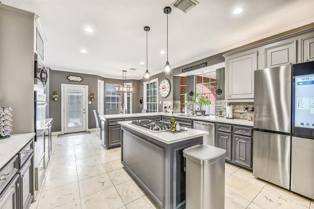 2403 N Lake Front Drive, League City, TX 77573