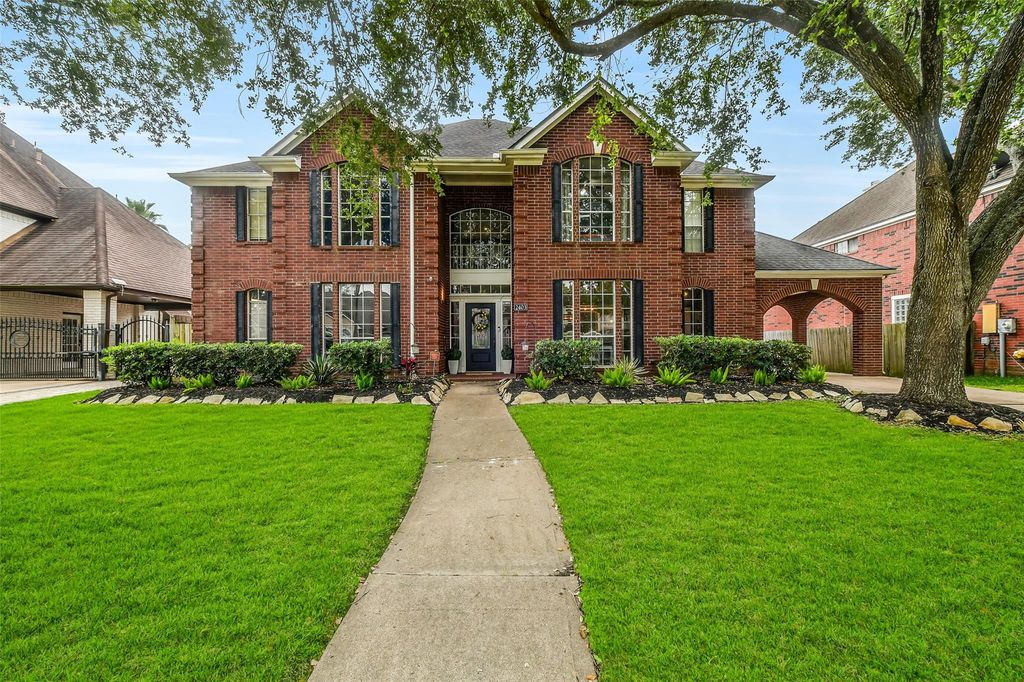 2403 N Lake Front Drive, League City, TX 77573