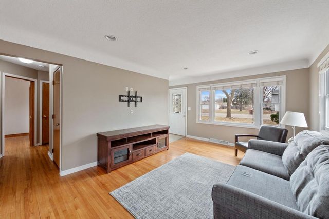 1217 Lincoln Avenue, Saint Paul Park, MN 55071