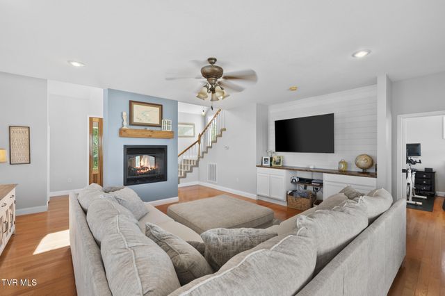 225 Forest Lane N, Blountville, TN 37617