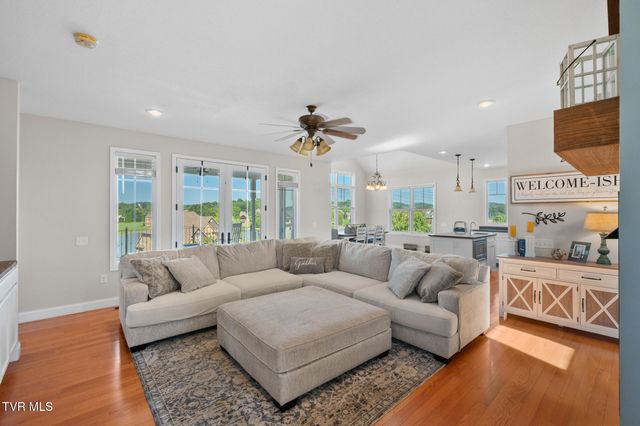 225 Forest Lane N, Blountville, TN 37617