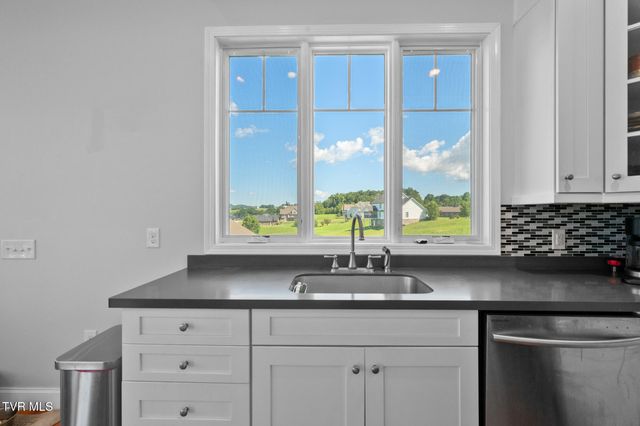 225 Forest Lane N, Blountville, TN 37617