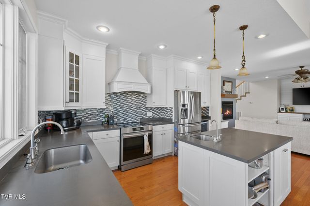 225 Forest Lane N, Blountville, TN 37617