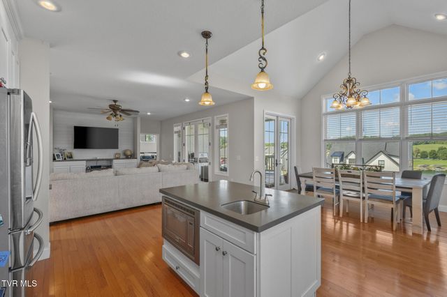 225 Forest Lane N, Blountville, TN 37617