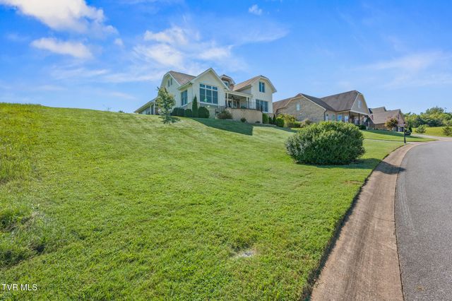 225 Forest Lane N, Blountville, TN 37617