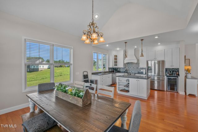 225 Forest Lane N, Blountville, TN 37617