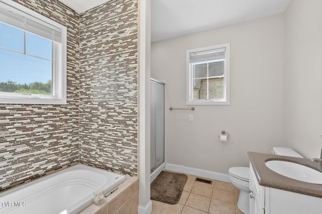 225 Forest Lane N, Blountville, TN 37617