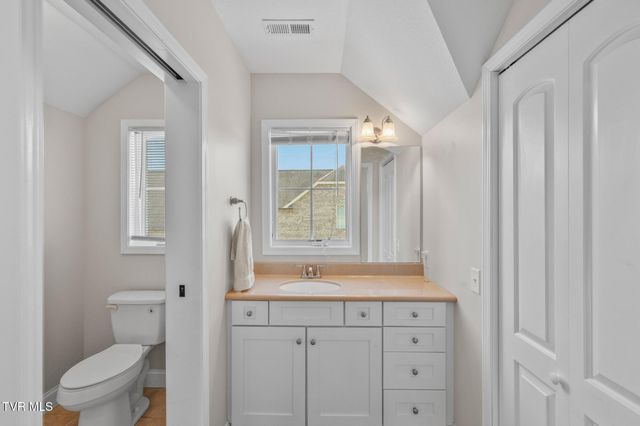 225 Forest Lane N, Blountville, TN 37617