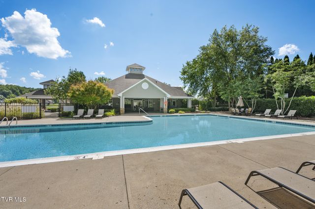 225 Forest Lane N, Blountville, TN 37617