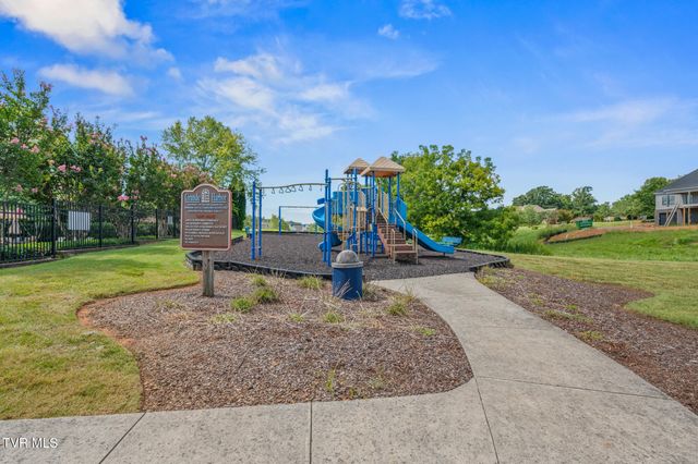 225 Forest Lane N, Blountville, TN 37617