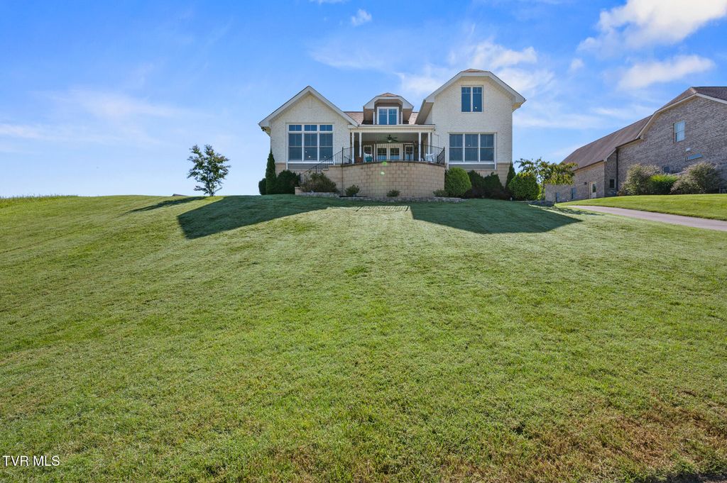 225 Forest Lane N, Blountville, TN 37617