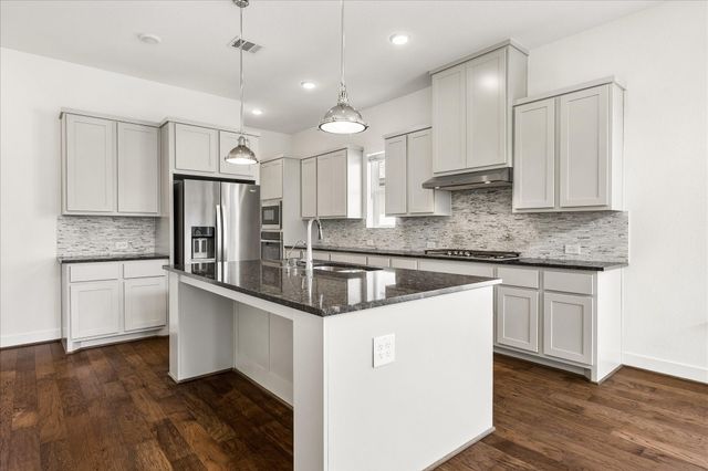 6 Clearview Terrace Place, Tomball, TX 77375