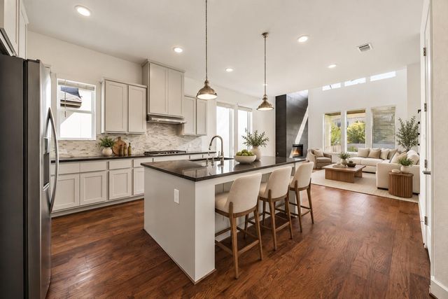 6 Clearview Terrace Place, Tomball, TX 77375