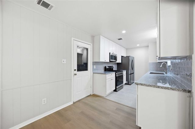 11006 Thackery Lane, Houston, TX 77016