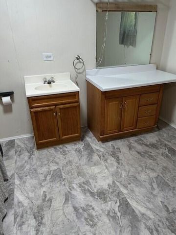 136 Holton Harris Rd, Anacoco, LA 71403