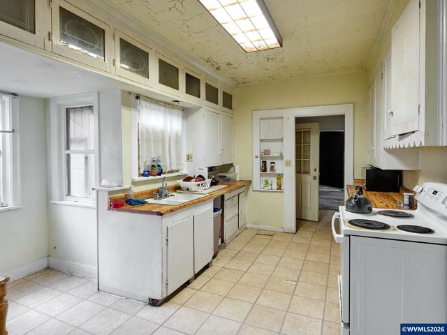 1740 Hardcastle Av, Woodburn, OR 97071