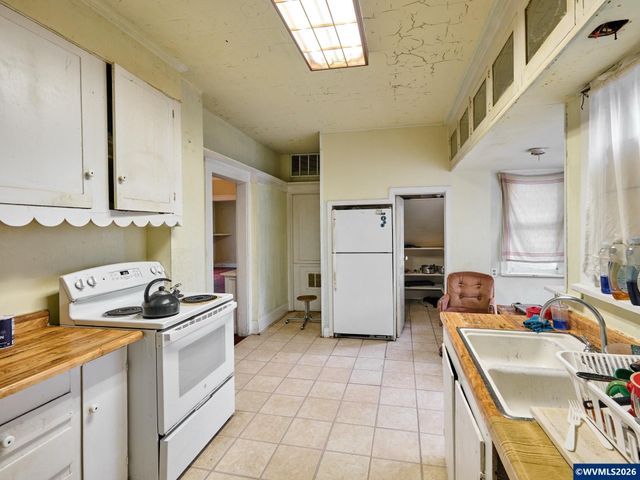 1740 Hardcastle Av, Woodburn, OR 97071