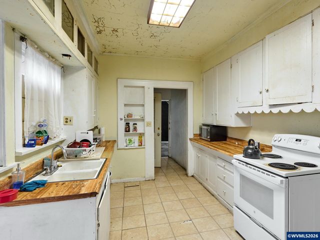 1740 Hardcastle Av, Woodburn, OR 97071