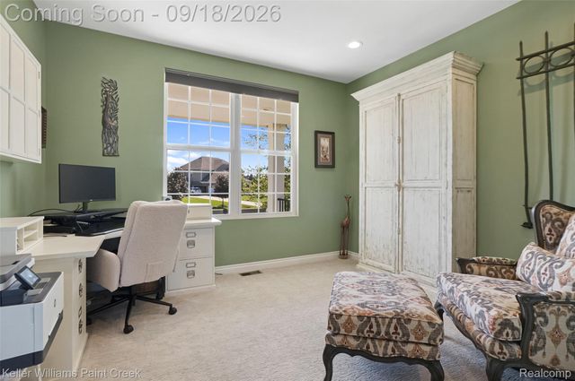 137 Crestview Drive, Oakland Charter Township, MI 48306