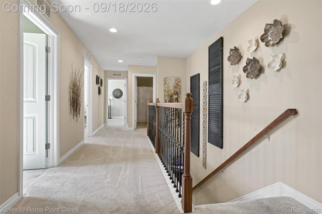 137 Crestview Drive, Oakland Charter Township, MI 48306