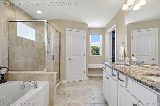 137 Crestview Drive, Oakland Charter Township, MI 48306