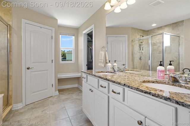137 Crestview Drive, Oakland Charter Township, MI 48306