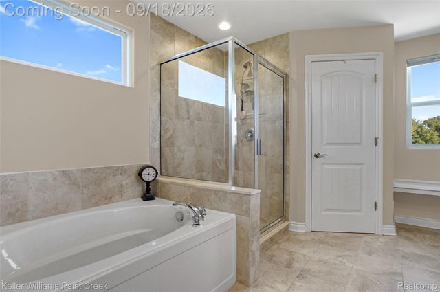 137 Crestview Drive, Oakland Charter Township, MI 48306