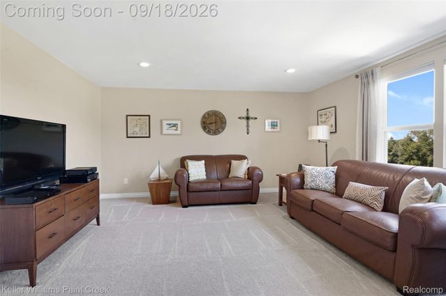 137 Crestview Drive, Oakland Charter Township, MI 48306