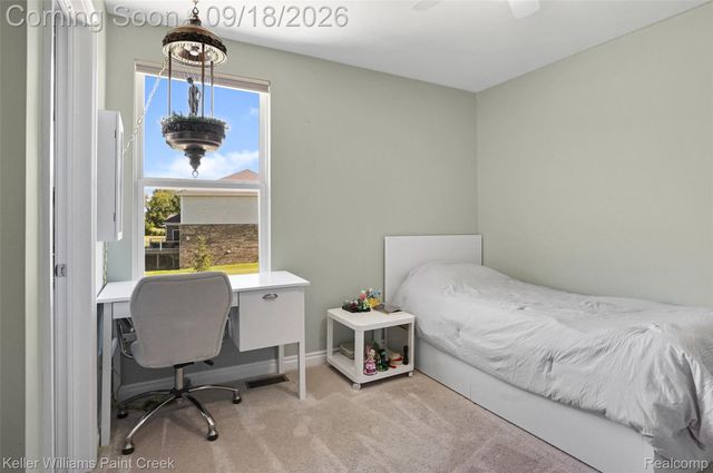 137 Crestview Drive, Oakland Charter Township, MI 48306