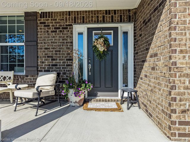 137 Crestview Drive, Oakland Charter Township, MI 48306