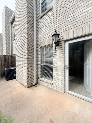 17497 Red Oak Drive 7497, Houston, TX 77090