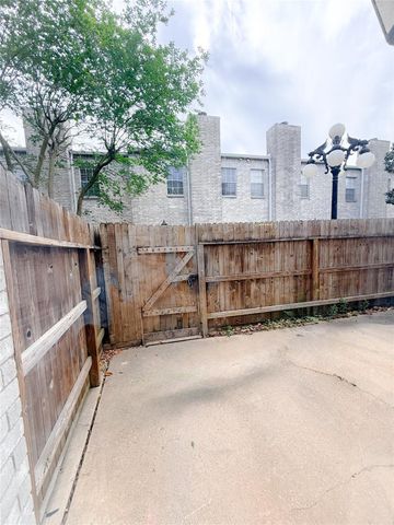 17497 Red Oak Drive 7497, Houston, TX 77090