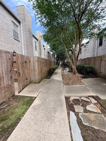 17497 Red Oak Drive 7497, Houston, TX 77090