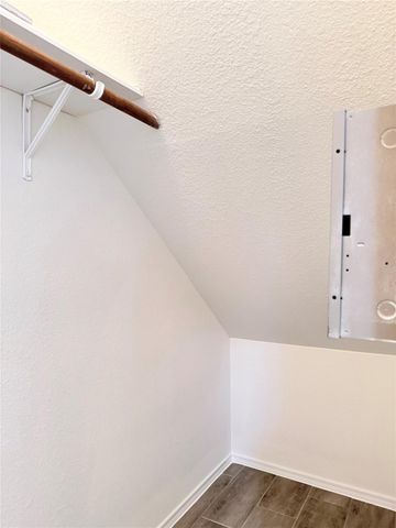 17497 Red Oak Drive 7497, Houston, TX 77090