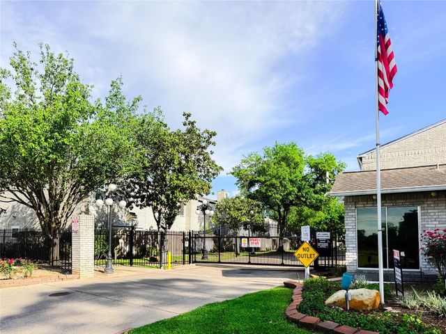 17497 Red Oak Drive 7497, Houston, TX 77090